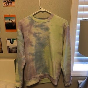 Tie-dye women’s small southern spirit sweater